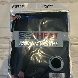 New in package. Women’s  XXL black. Thermal base layer pant. Keep warm stay dry.